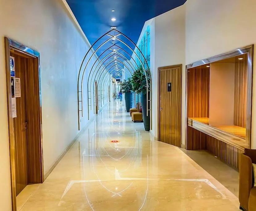 Chic Studio With Balcony - Canal Bay & Pool Views Dubai 0*,