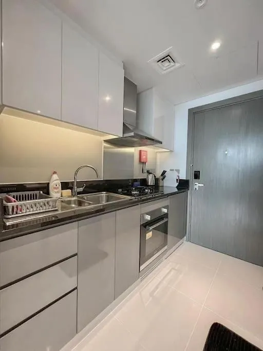 Chic Studio With Balcony - Canal Bay & Pool Views Dubai