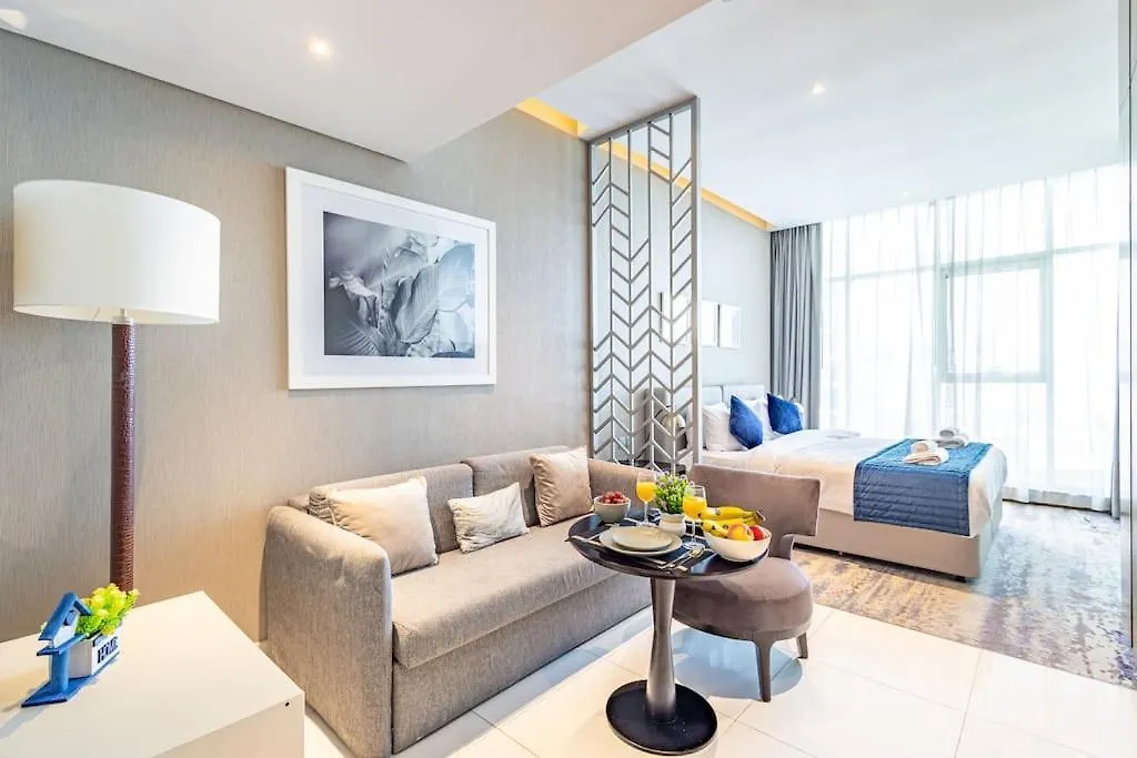 Chic Studio With Balcony - Canal Bay & Pool Views Dubai