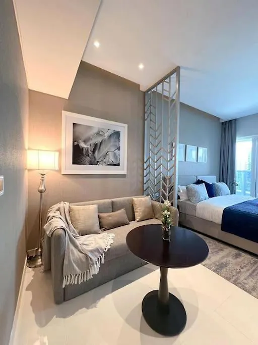 Chic Studio With Balcony - Canal Bay & Pool Views Dubai