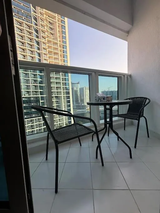 Chic Studio With Balcony - Canal Bay & Pool Views Dubai