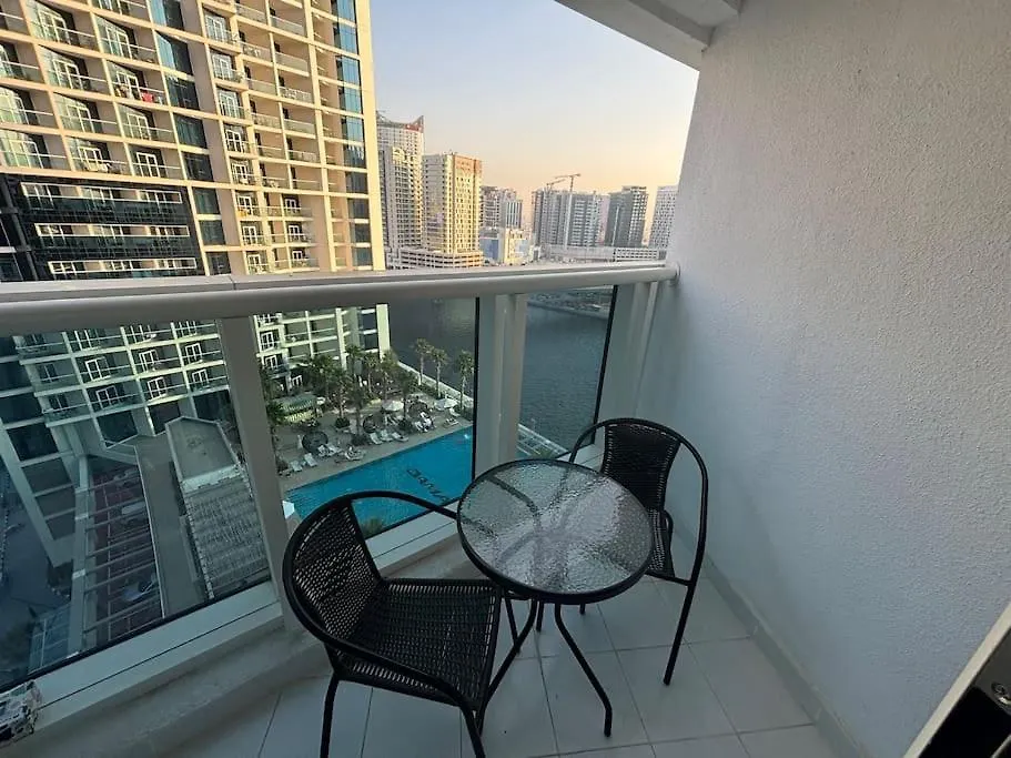 Chic Studio With Balcony - Canal Bay & Pool Views Dubai Apartment
