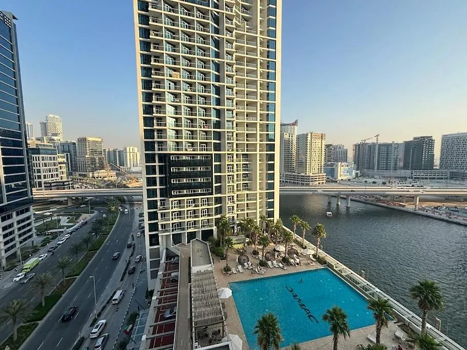Chic Studio With Balcony - Canal Bay & Pool Views Dubai