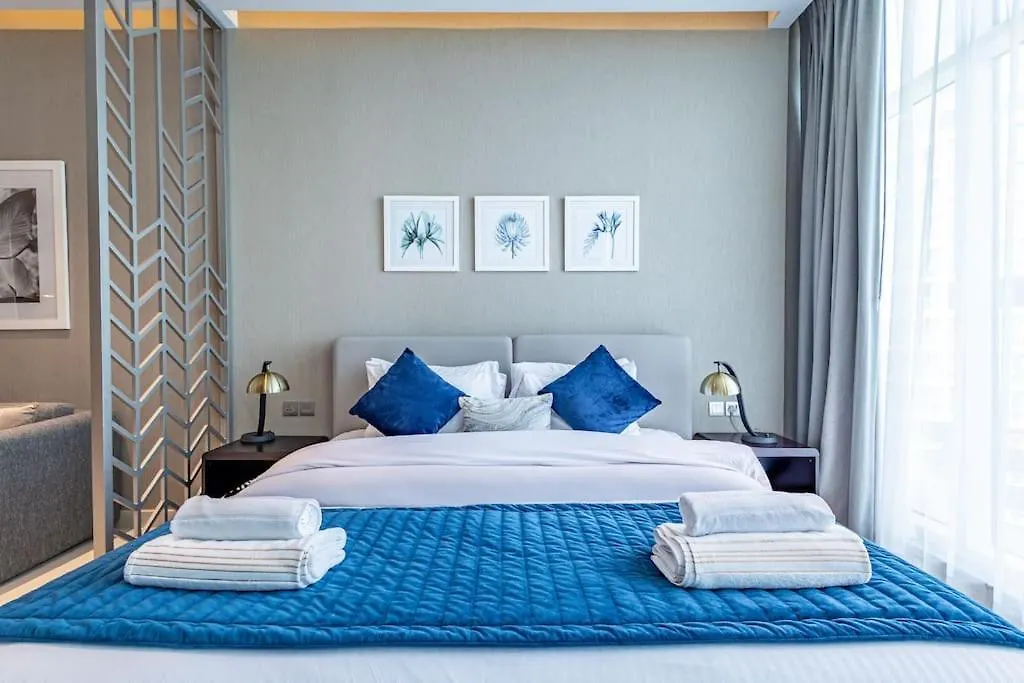 Chic Studio With Balcony - Canal Bay & Pool Views Dubai 0*,