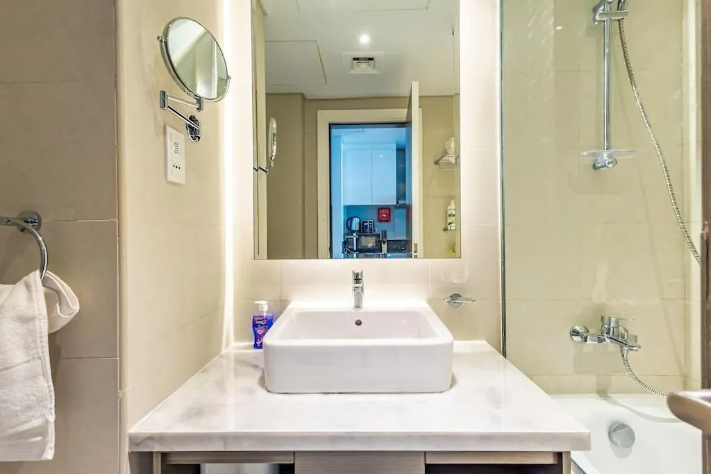 Apartment Chic Studio With Balcony - Canal Bay & Pool Views Dubai