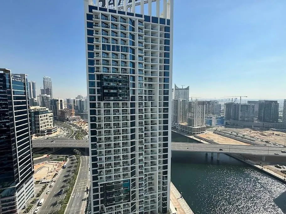 Chic Studio With Balcony - Canal Bay & Pool Views Dubai
