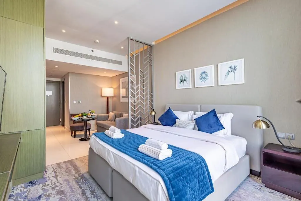 Chic Studio With Balcony - Canal Bay & Pool Views Dubai