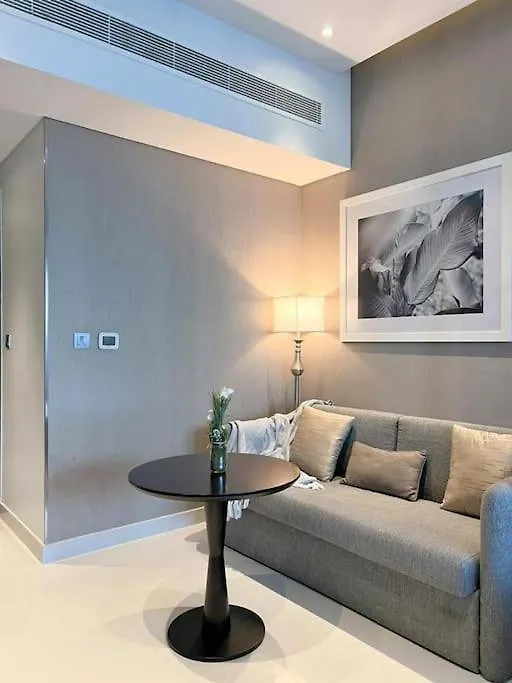 Chic Studio With Balcony - Canal Bay & Pool Views Dubai Apartment